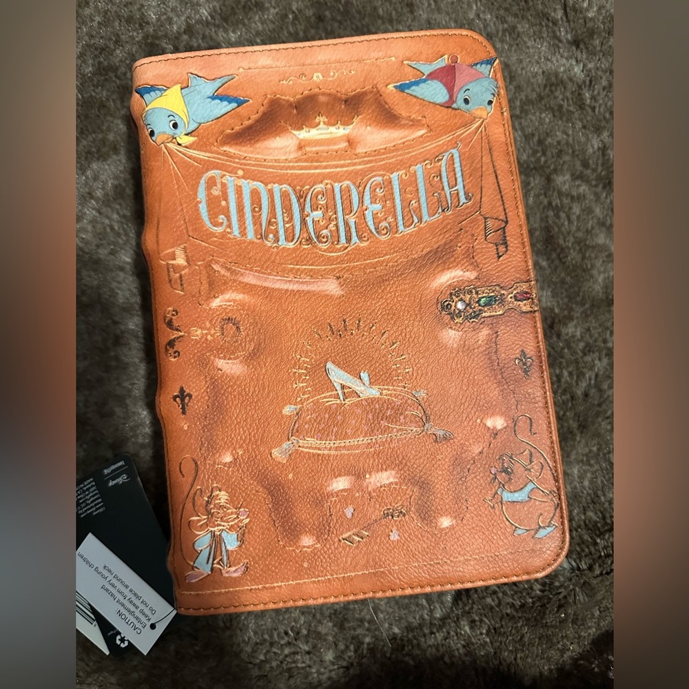 BRAND NEW, with tags! Loungefly Cinderella purse